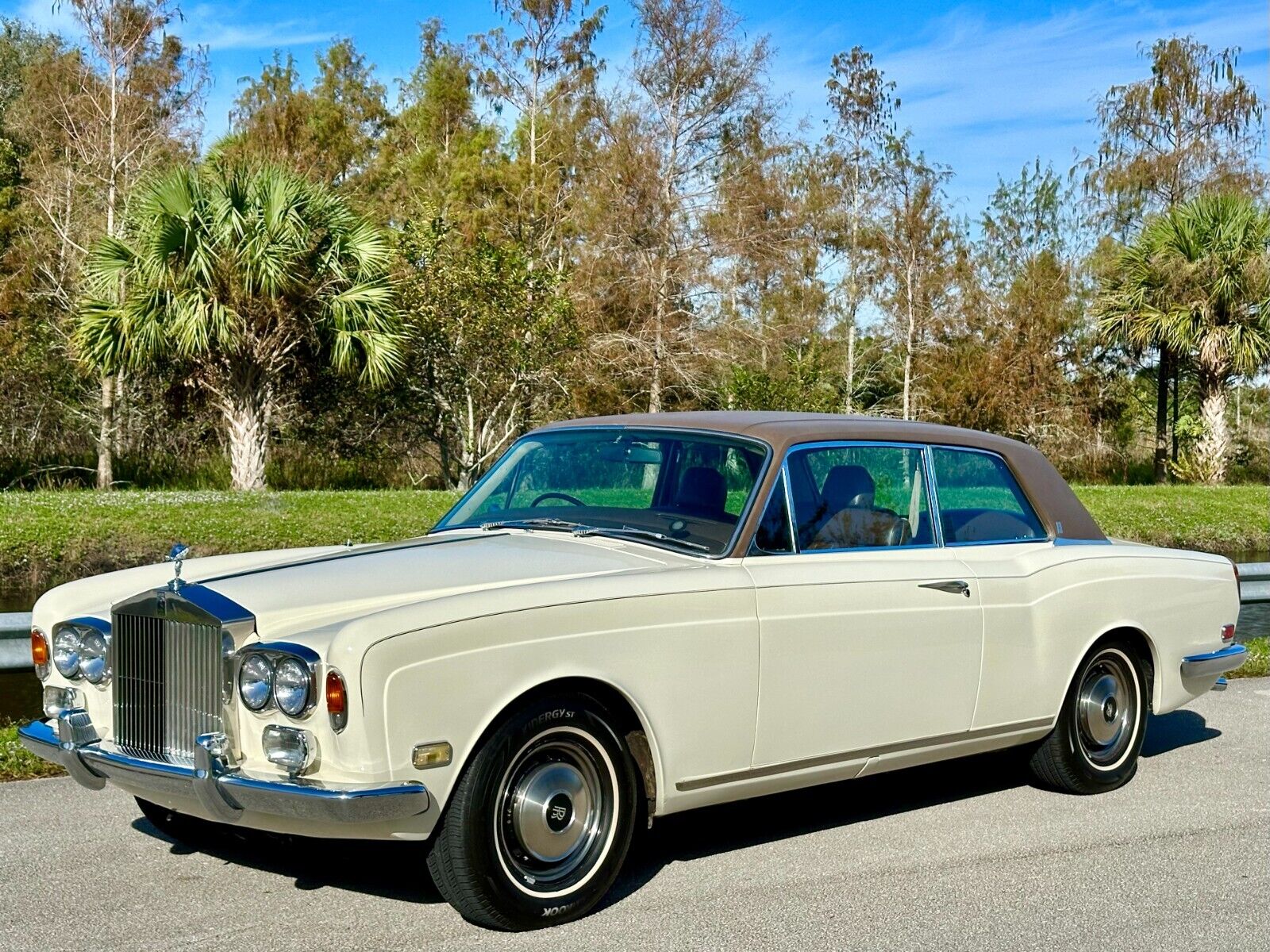 Rolls-Royce-Corniche-1973-Coupe-2