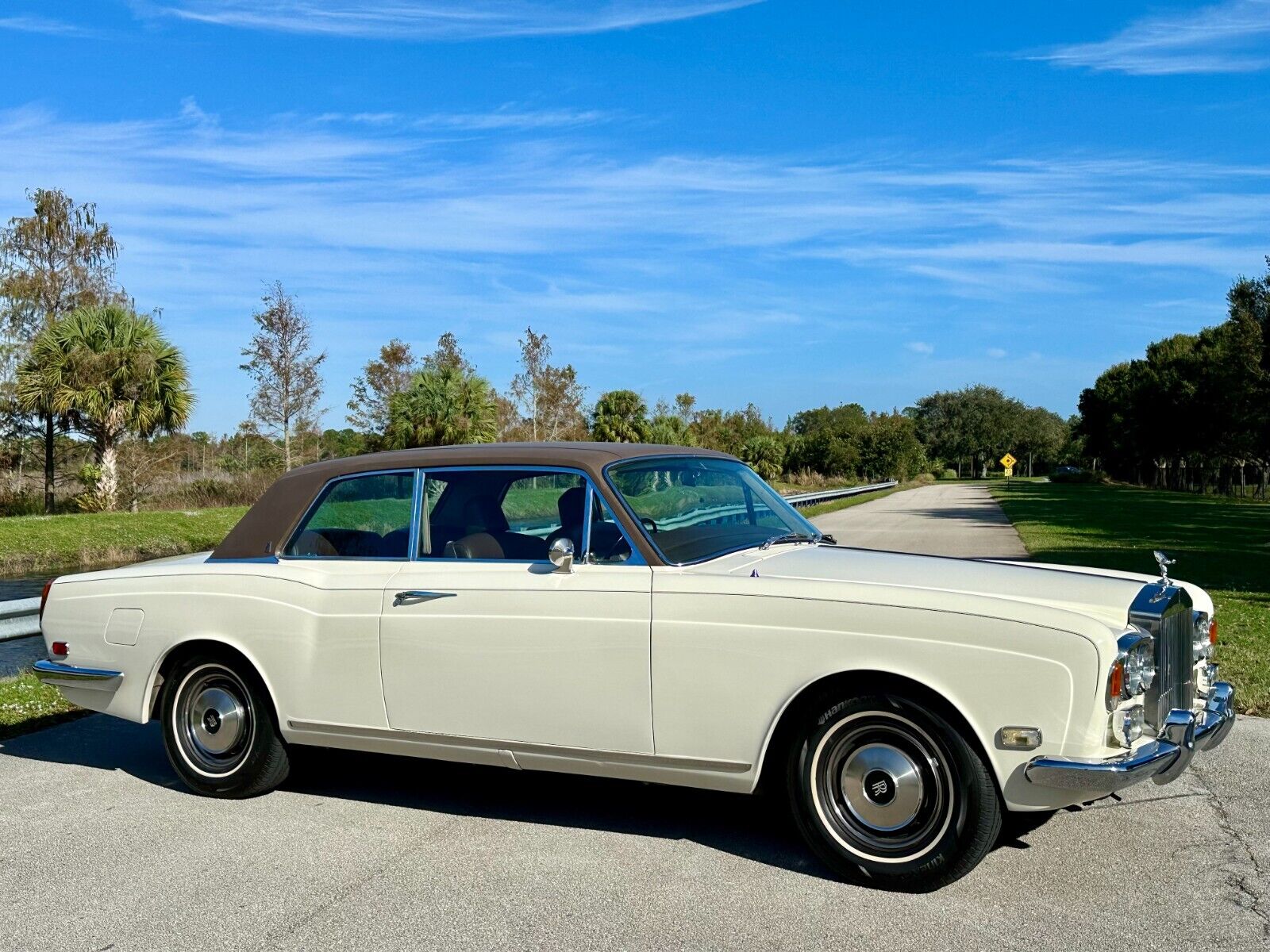 Rolls-Royce-Corniche-1973-Coupe-24