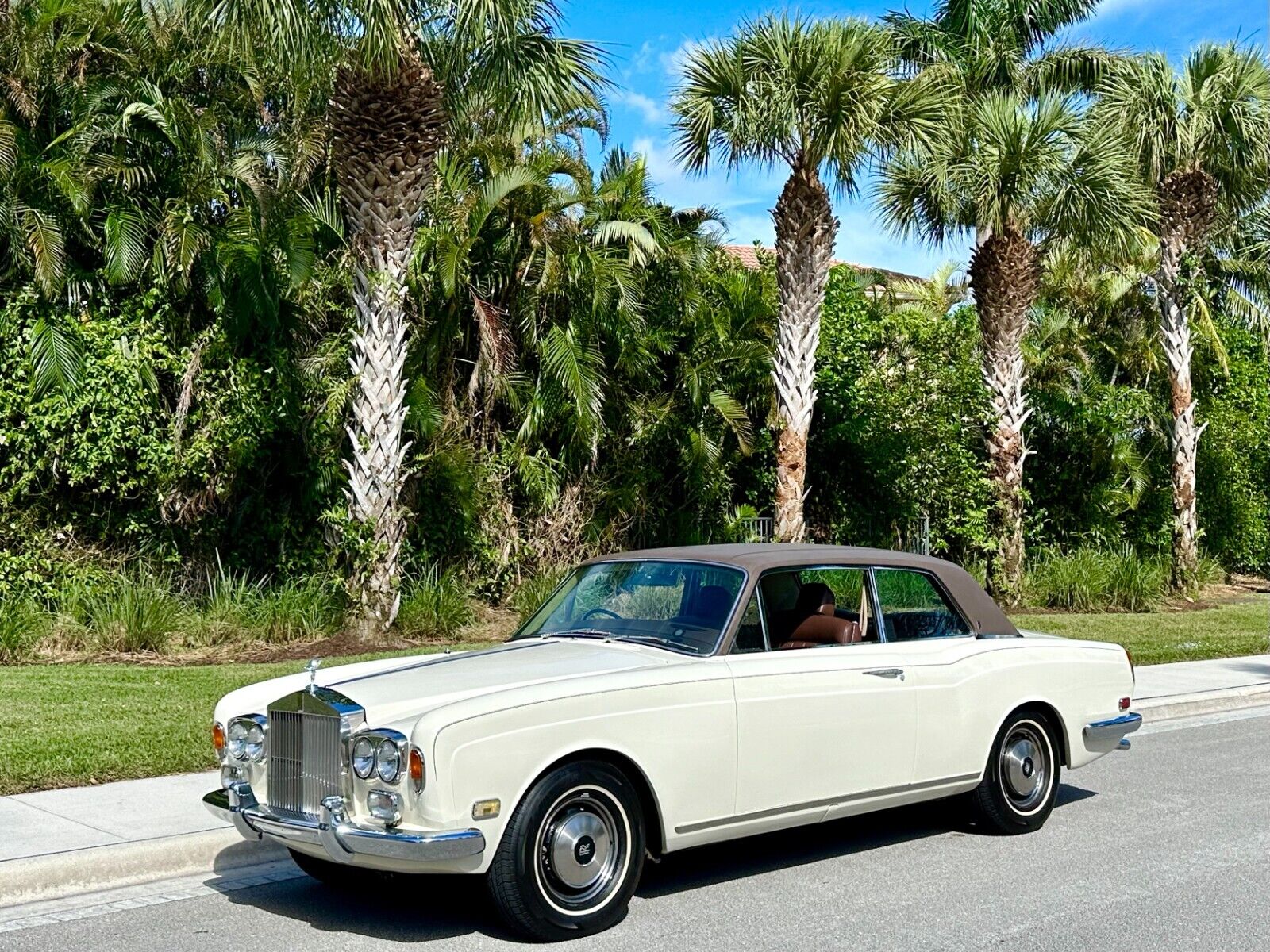 Rolls-Royce-Corniche-1973-Coupe-25