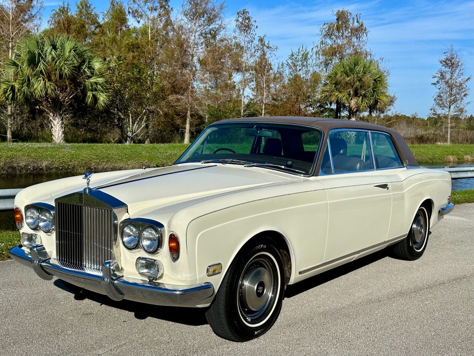 Rolls-Royce-Corniche-1973-Coupe-3