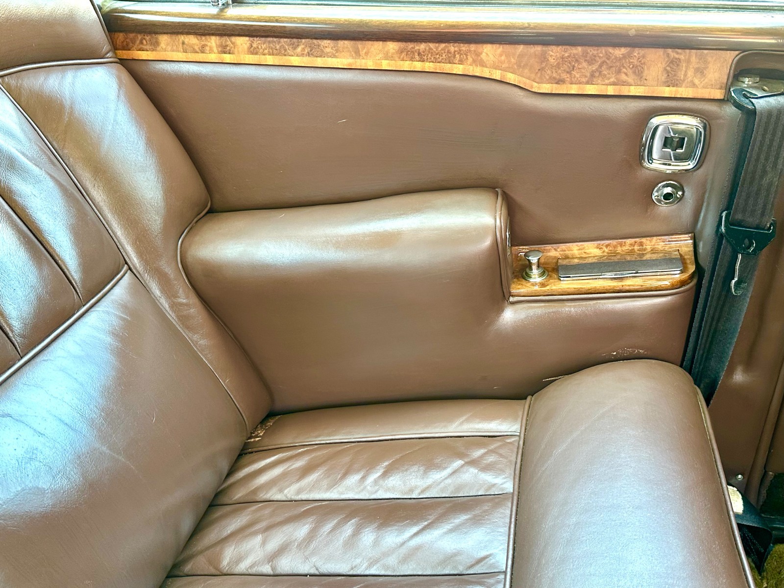 Rolls-Royce-Corniche-1973-Coupe-32