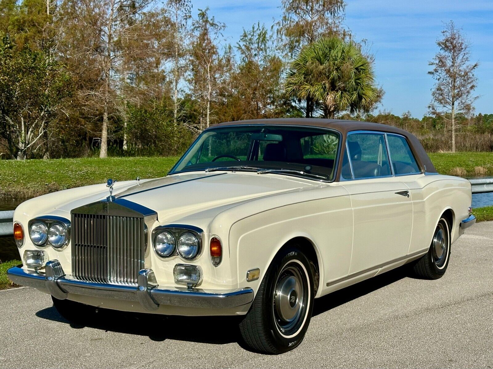 Rolls-Royce-Corniche-1973-Coupe-6