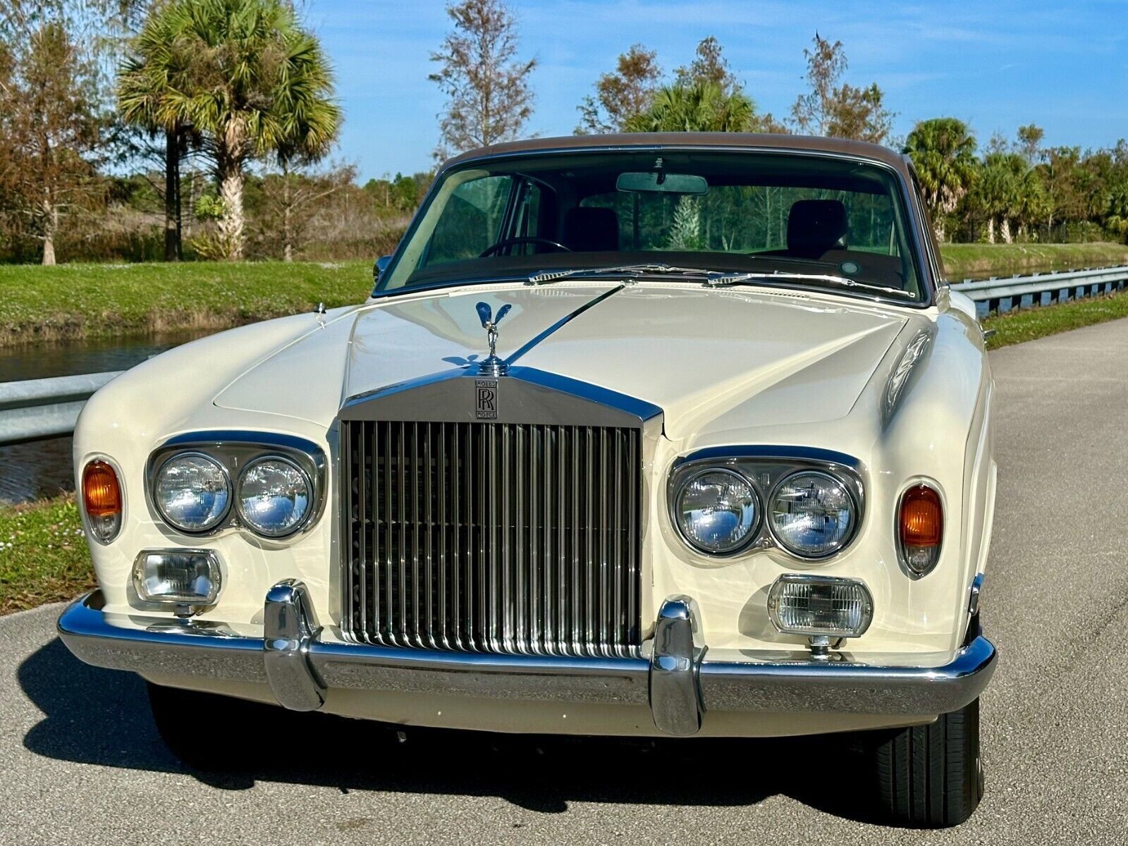 Rolls-Royce-Corniche-1973-Coupe-9
