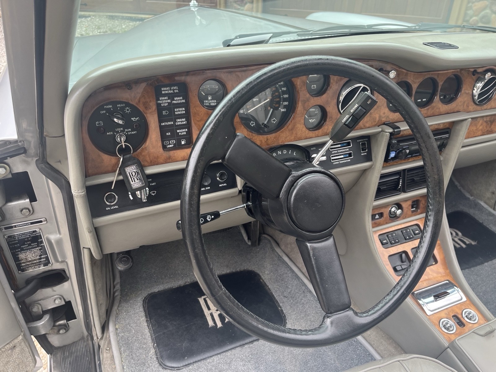 Rolls-Royce-Corniche-1988-17
