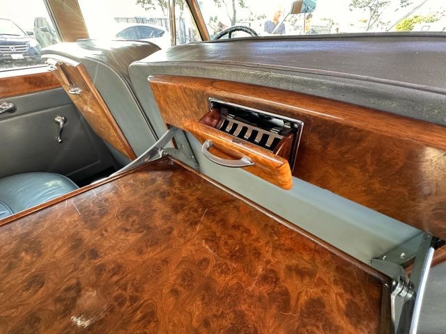 Rolls-Royce-Silver-Cloud-1958-12