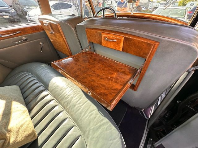 Rolls-Royce-Silver-Cloud-1958-13