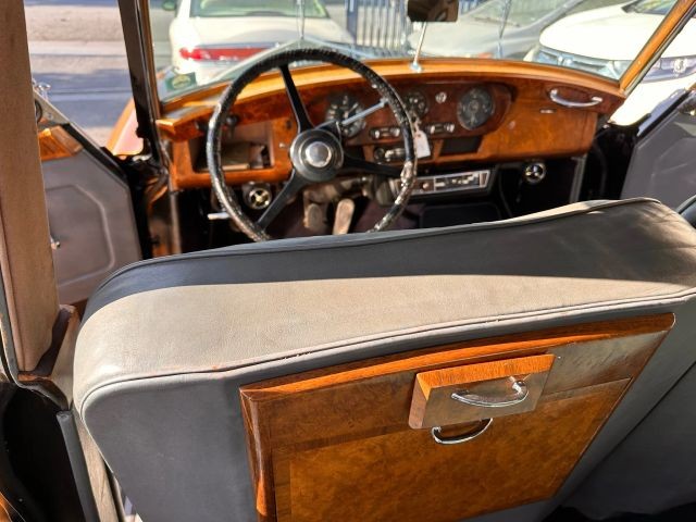 Rolls-Royce-Silver-Cloud-1958-23