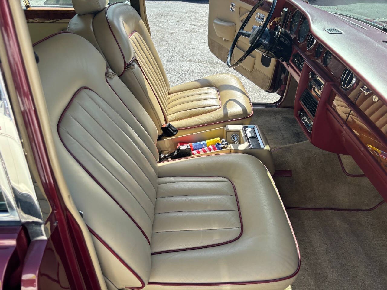 Rolls-Royce-Silver-Shadow-1978-Sedan-13