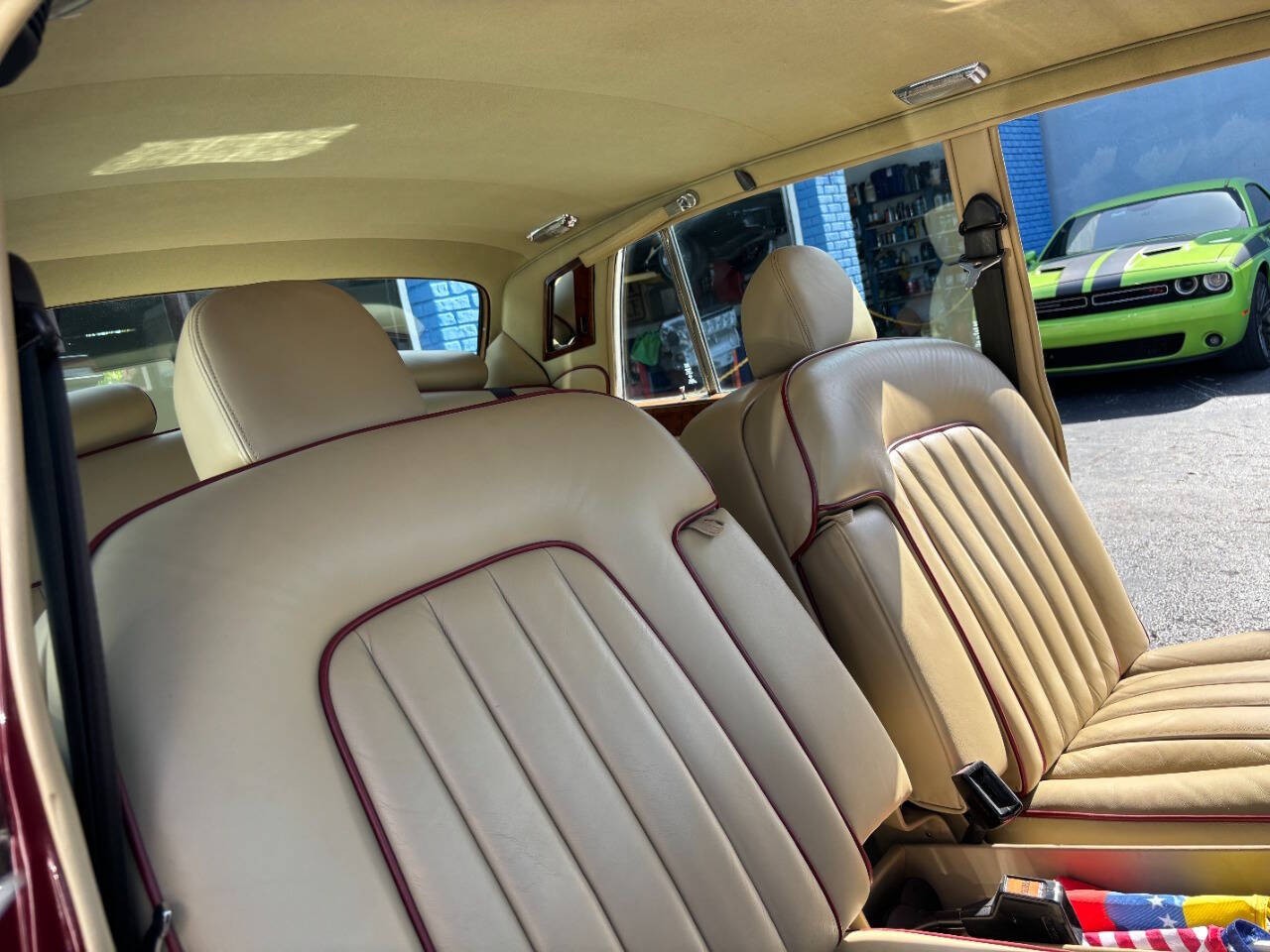 Rolls-Royce-Silver-Shadow-1978-Sedan-14
