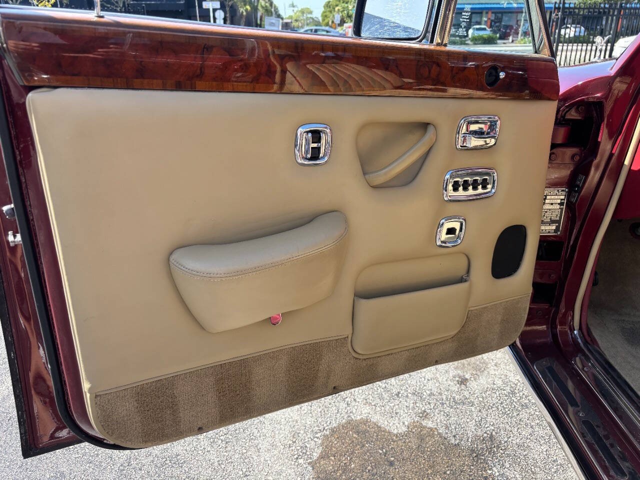 Rolls-Royce-Silver-Shadow-1978-Sedan-5