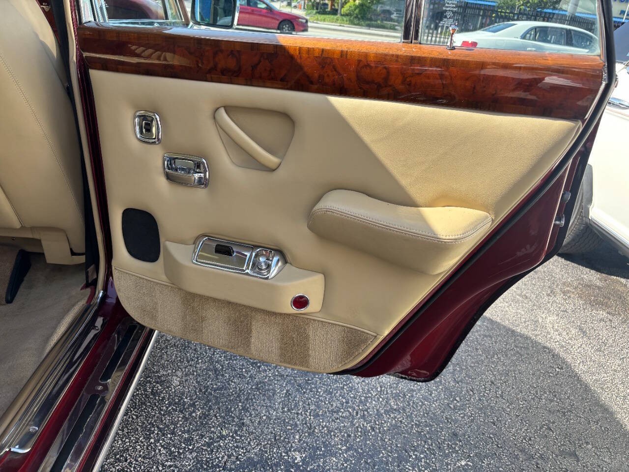 Rolls-Royce-Silver-Shadow-1978-Sedan-8
