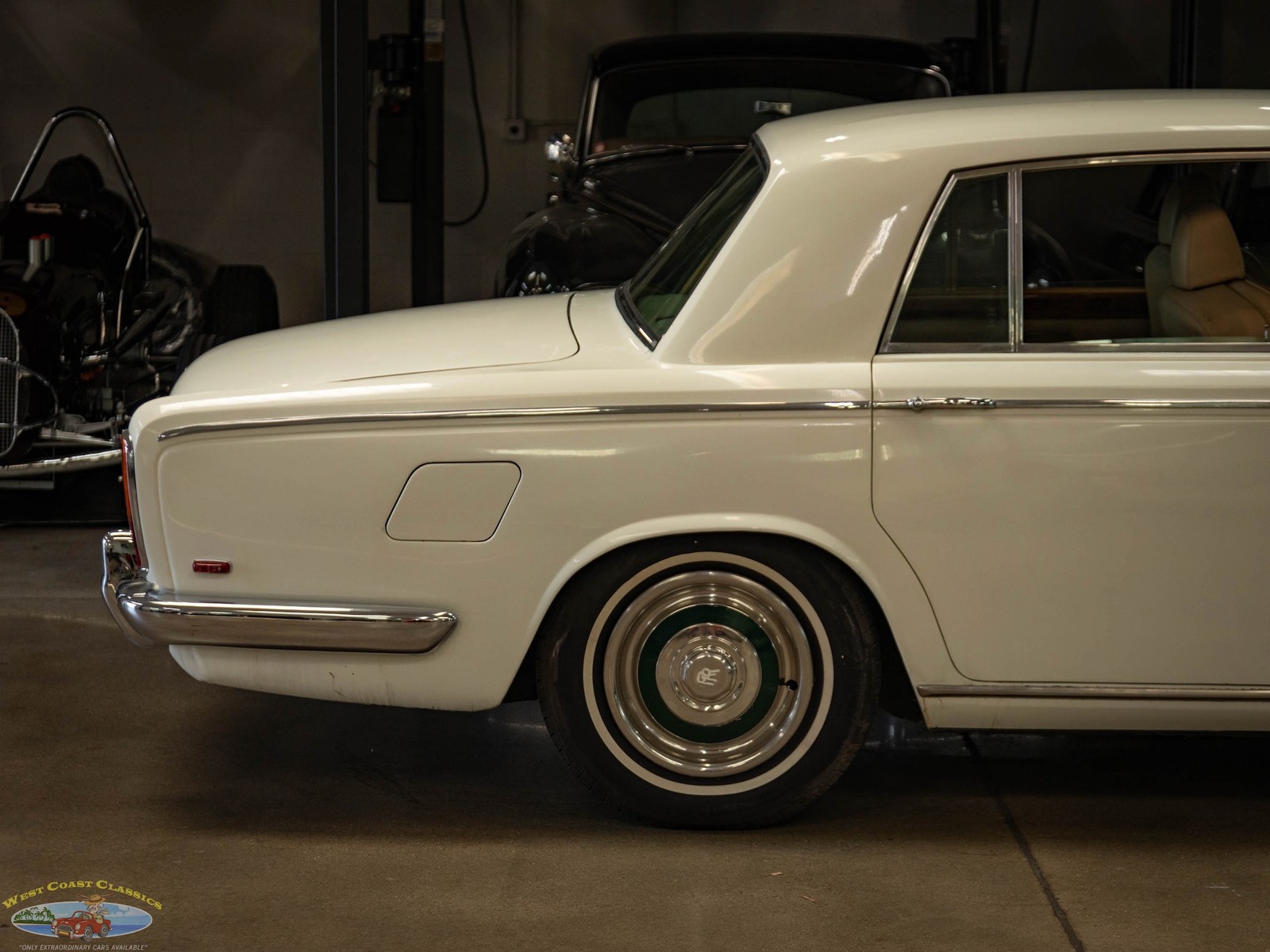 Rolls-Royce-Silver-Shadow-II-1969-4-Door-Sedan-1