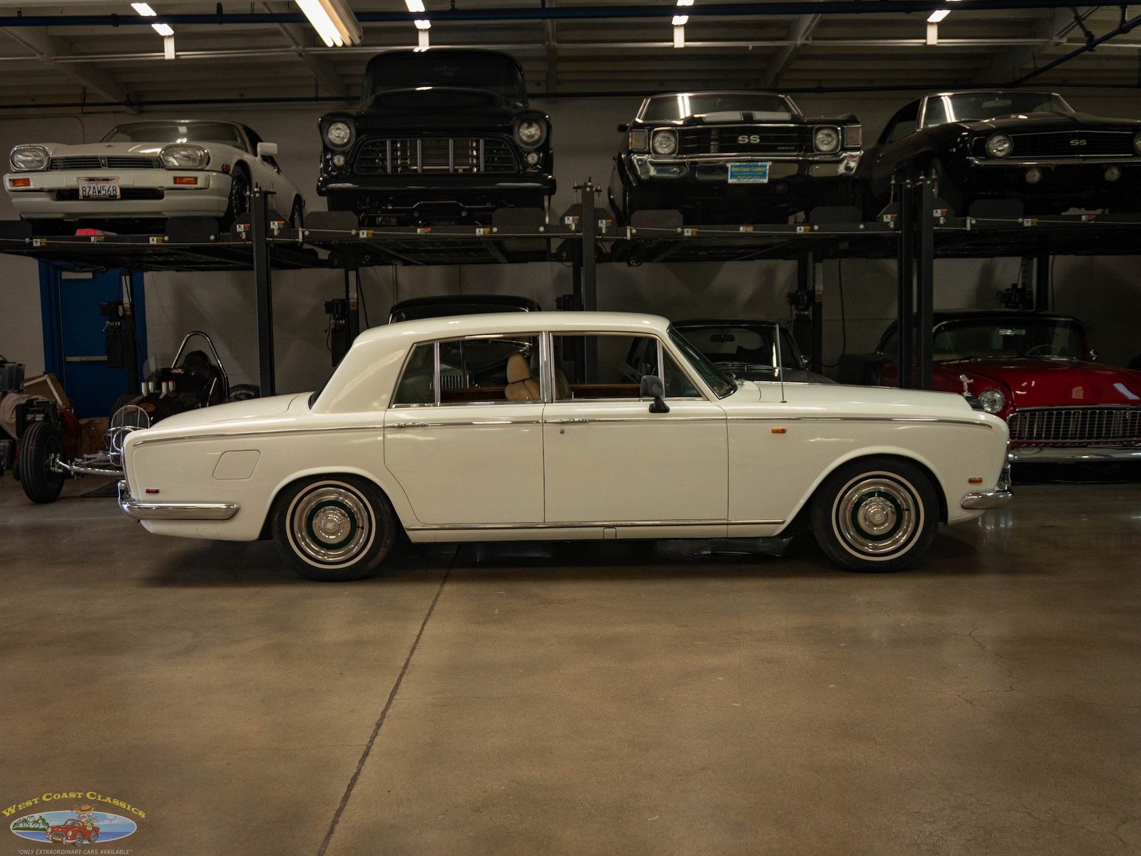Rolls-Royce-Silver-Shadow-II-1969-4-Door-Sedan-2
