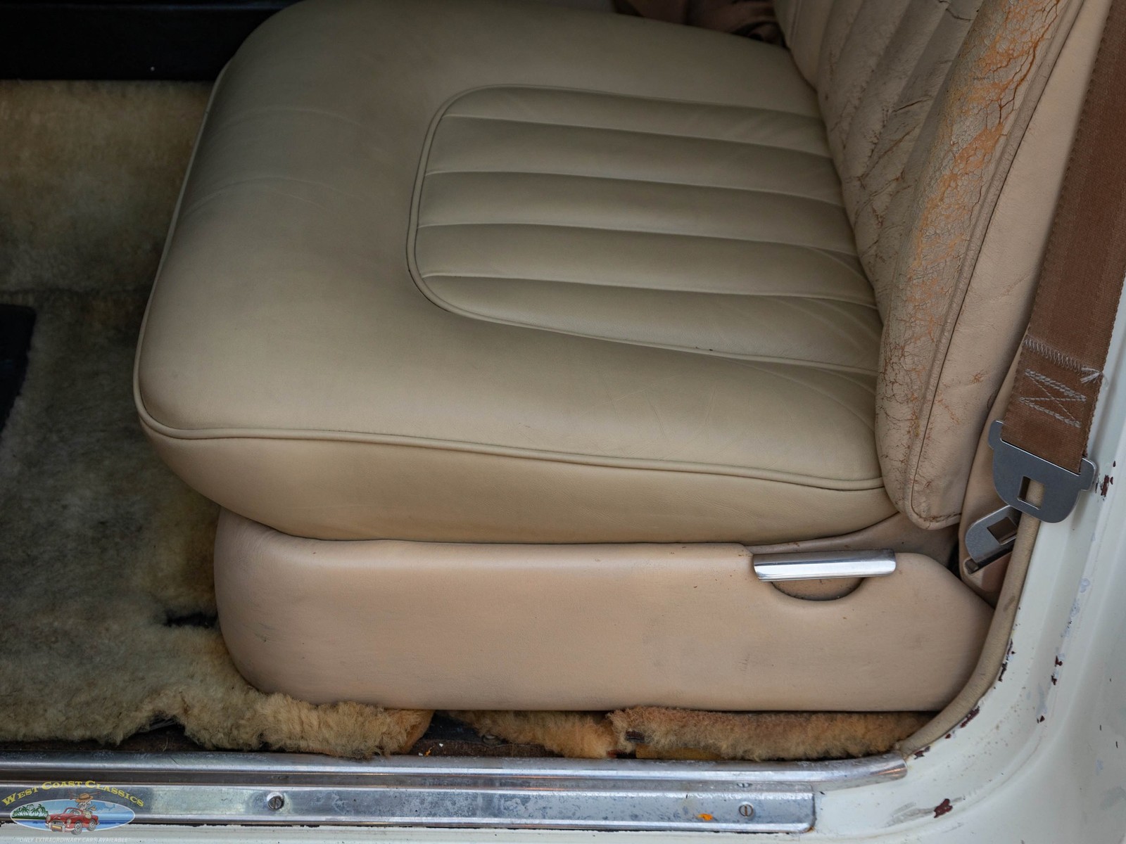 Rolls-Royce-Silver-Shadow-II-1969-4-Door-Sedan-30