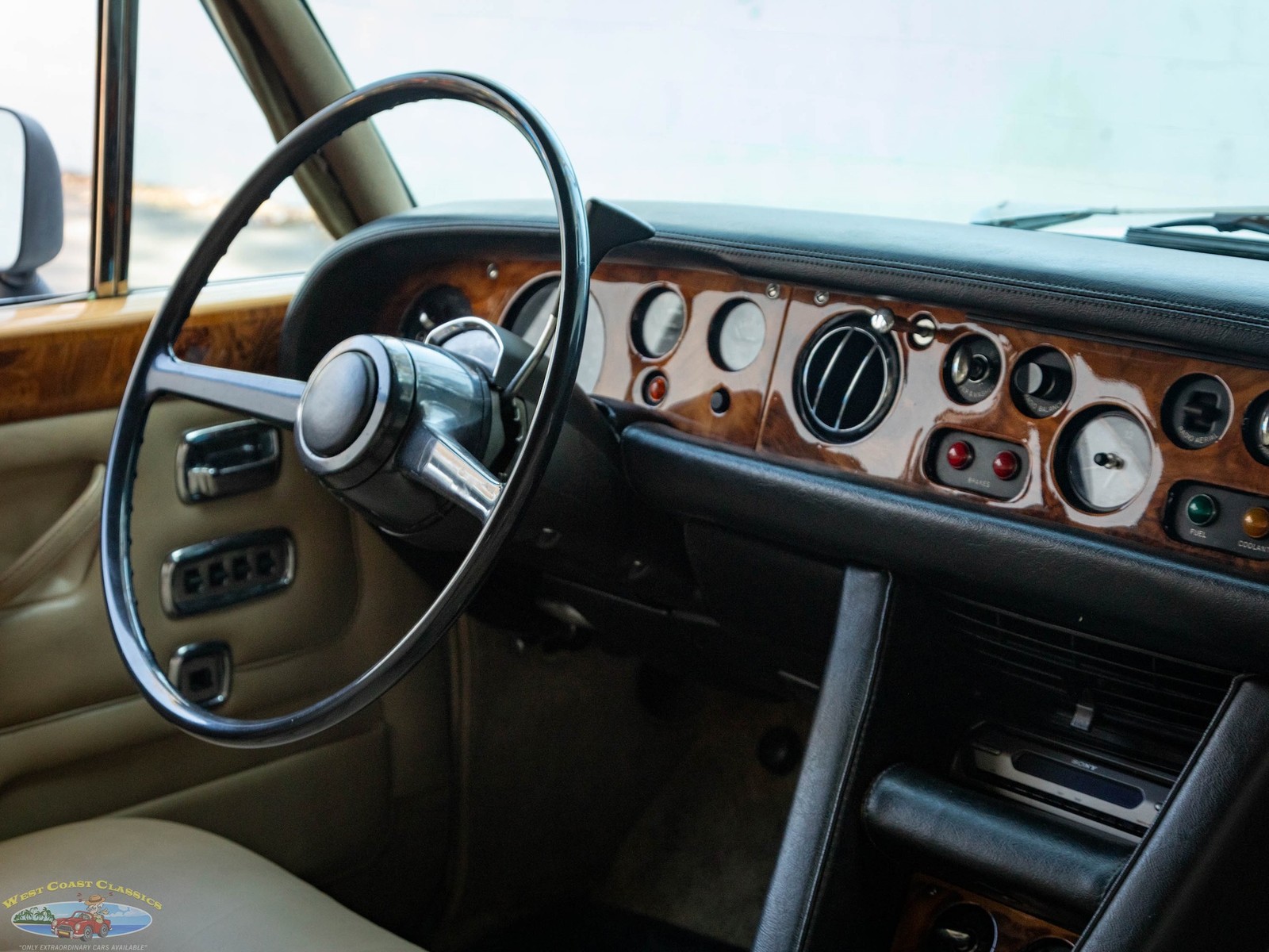 Rolls-Royce-Silver-Shadow-II-1969-4-Door-Sedan-39