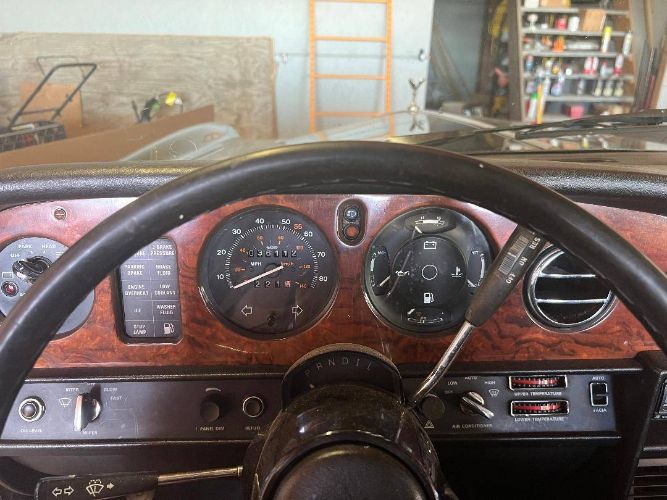 Rolls-royce-Corniche-1983-Black-5