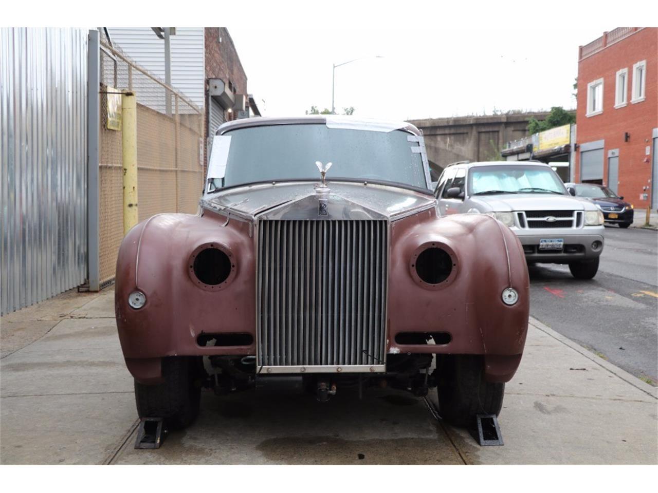 Rolls-royce-Phantom-v-1960-Maroonprimer-Blue-2