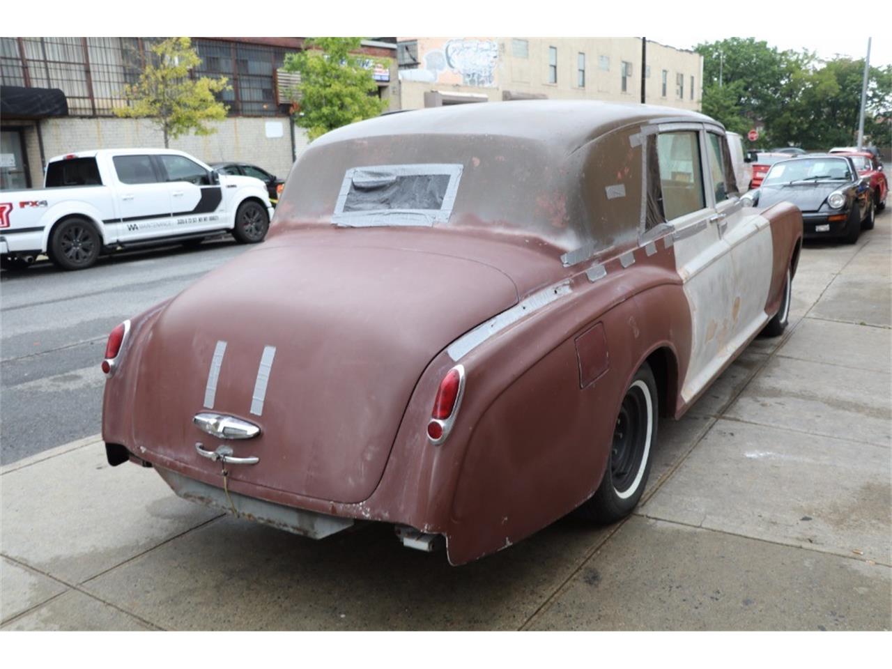 Rolls-royce-Phantom-v-1960-Maroonprimer-Blue-3