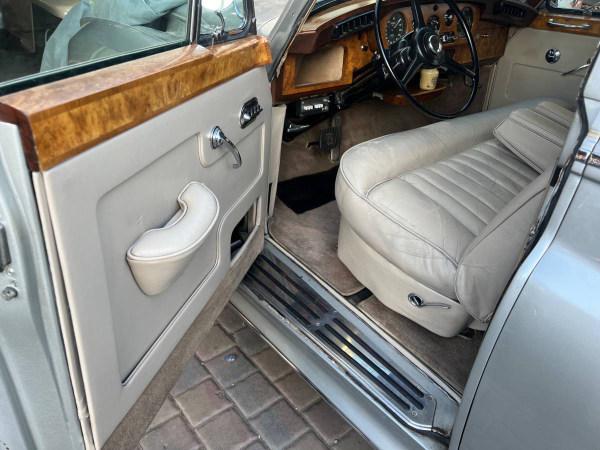Rolls-royce-silver-shadow-ii-1960-23