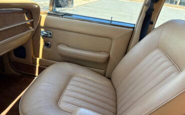 Rolls-royce-silver-spirit-1982-11
