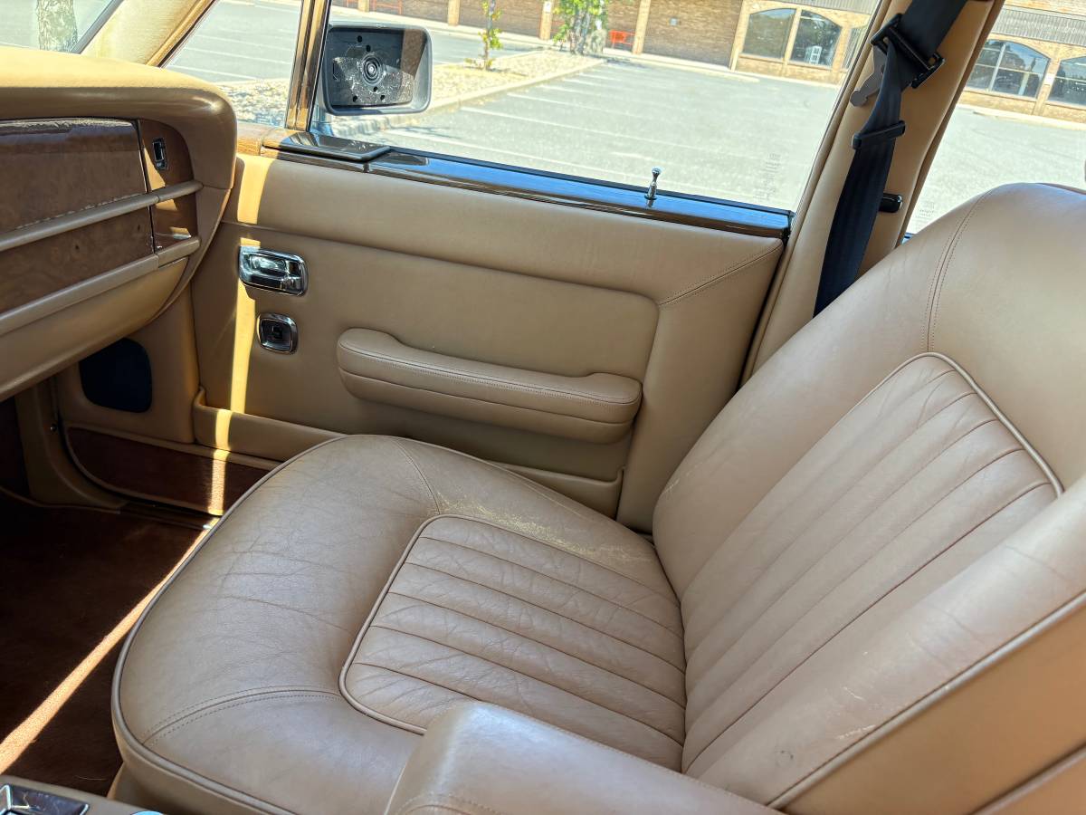 Rolls-royce-silver-spirit-1982-11
