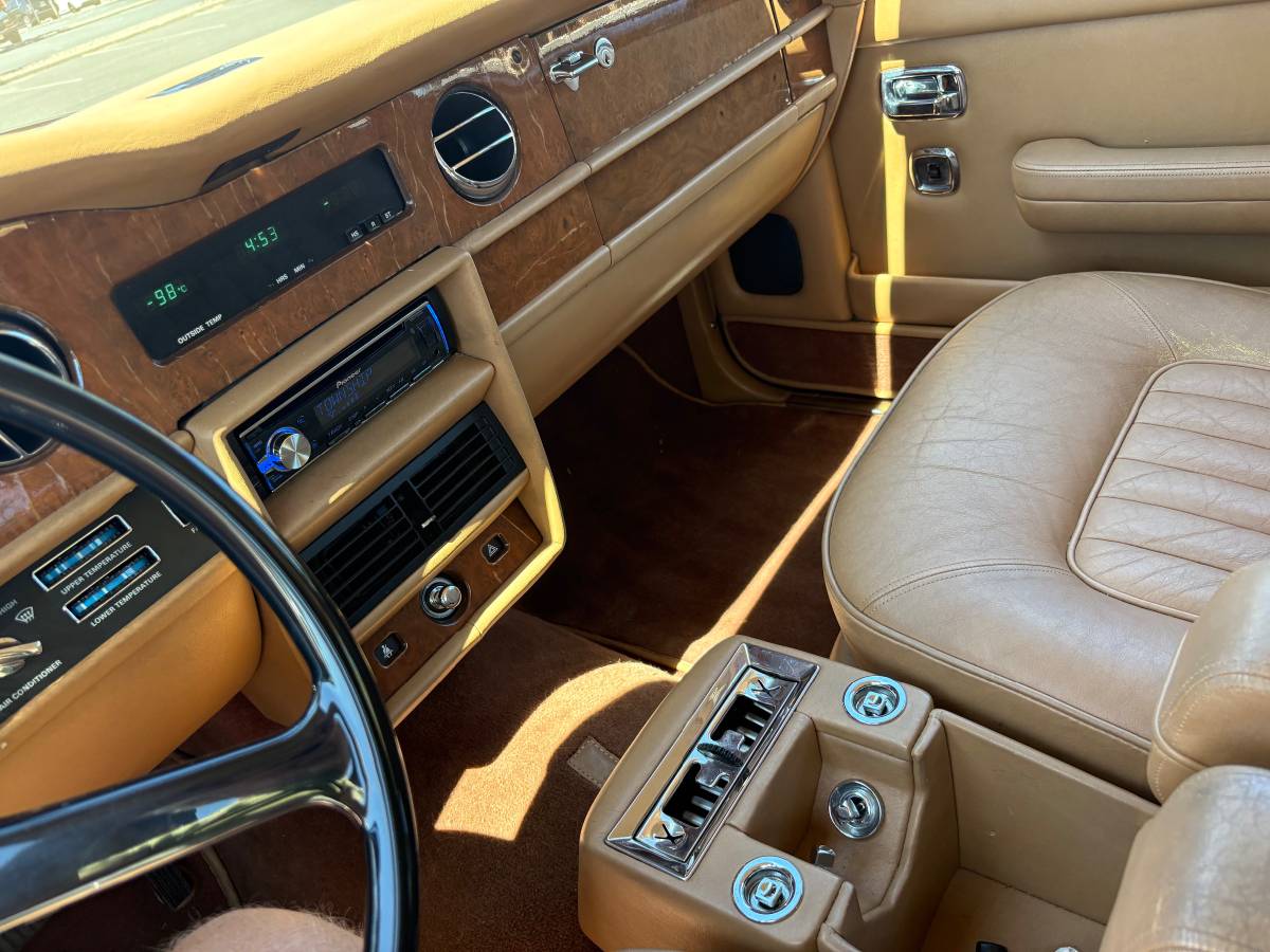 Rolls-royce-silver-spirit-1982-9
