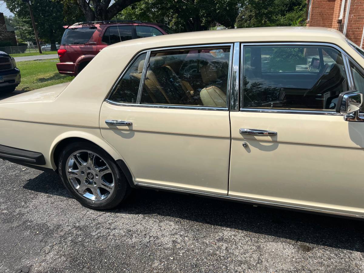Rolls-royce-silver-spirit-1987-yellow-1
