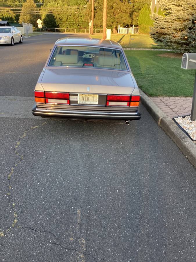 Rolls-royce-silver-spirit-1988-silver-2