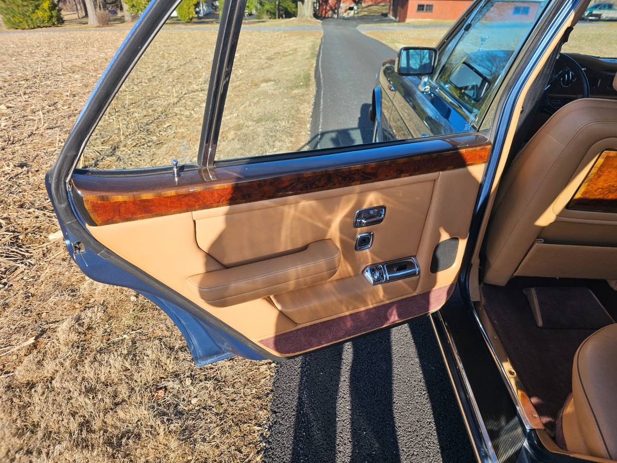Rolls-royce-silver-spur-1985-blue-4