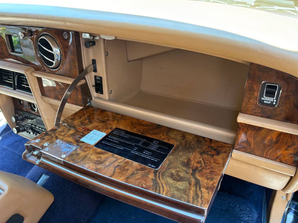 Rolls-royce-silver-spur-1988-blue-11