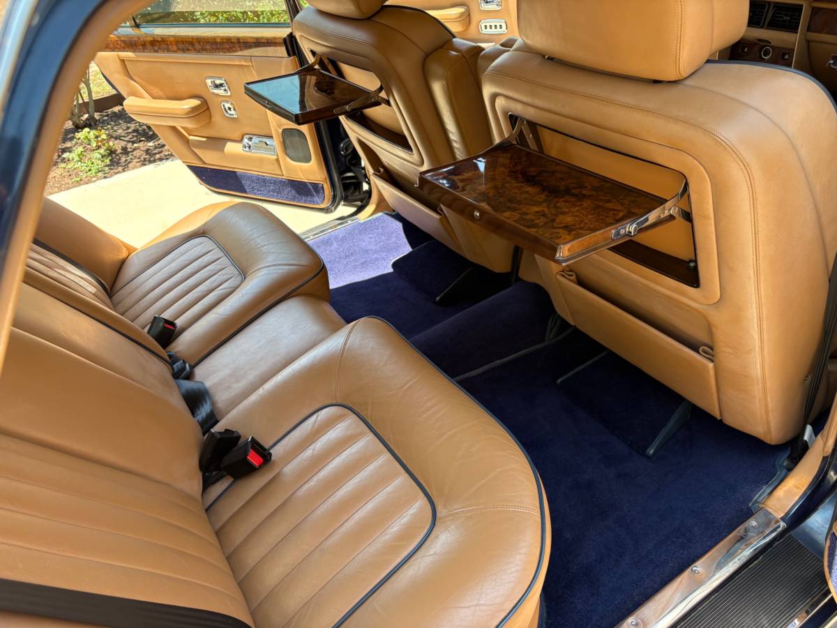 Rolls-royce-silver-spur-1988-blue-14