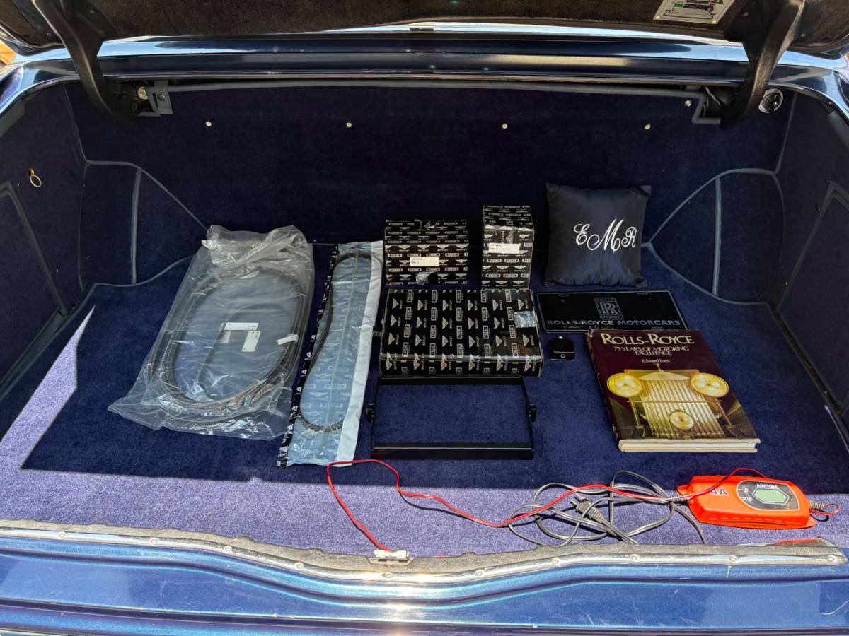 Rolls-royce-silver-spur-1988-blue-15