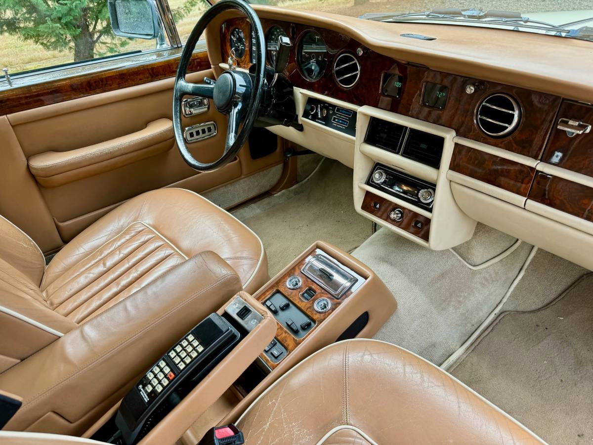 Rolls-royce-silver-spur-1989-21