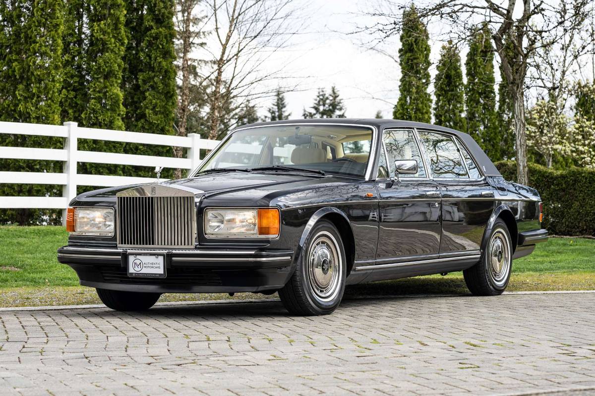 Rolls-royce-silver-spur-1995-black-1
