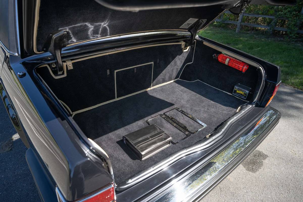 Rolls-royce-silver-spur-1995-black-10