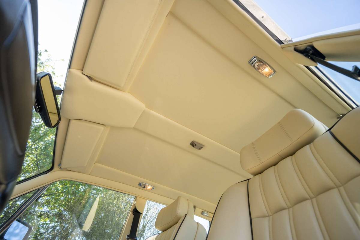 Rolls-royce-silver-spur-1995-black-13