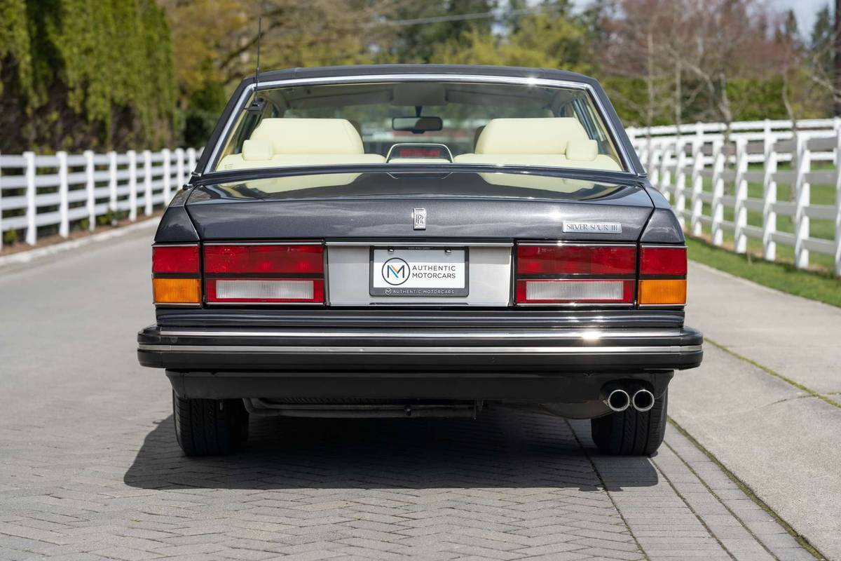 Rolls-royce-silver-spur-1995-black-4