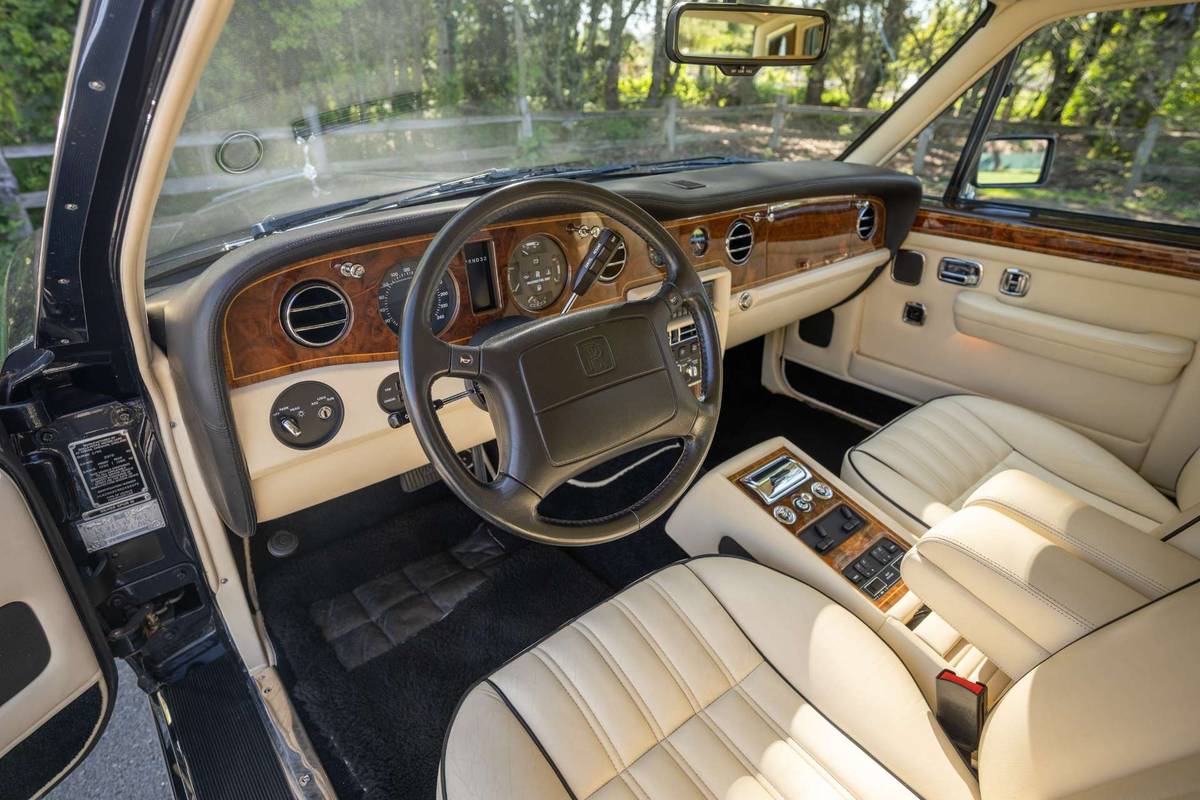 Rolls-royce-silver-spur-1995-black-6