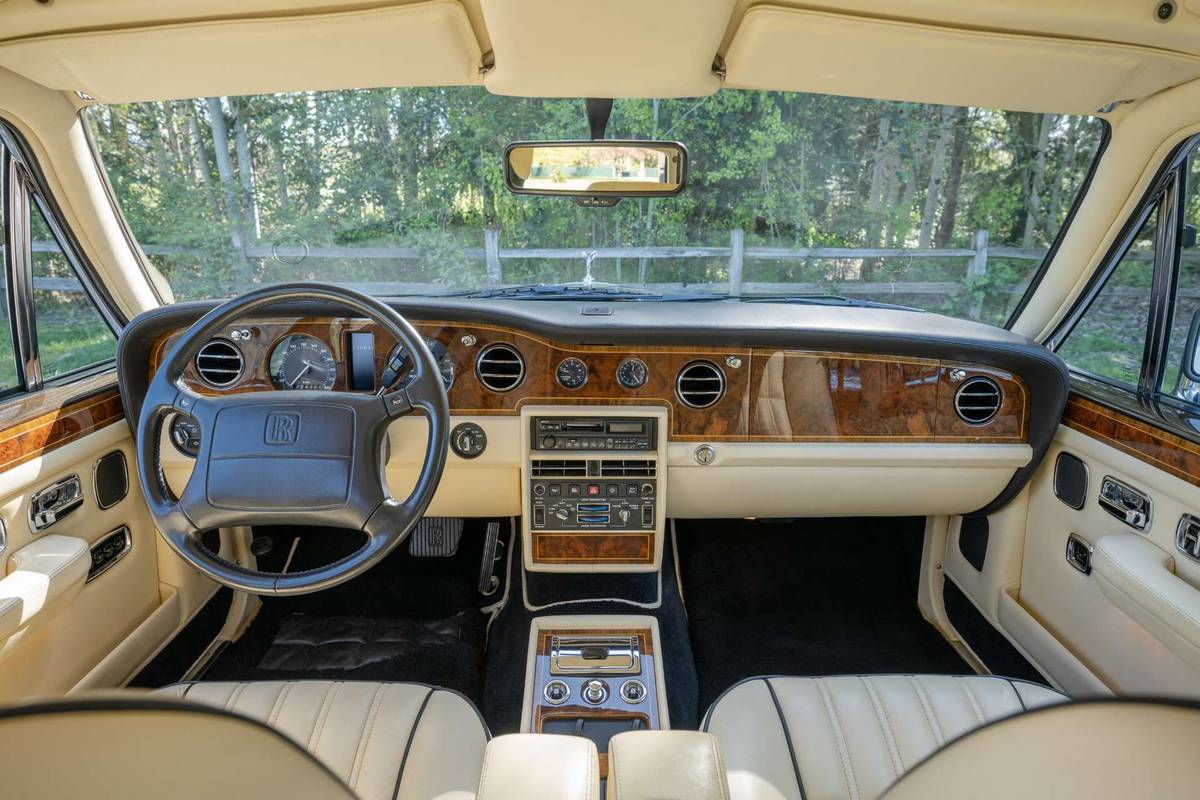 Rolls-royce-silver-spur-1995-black-7