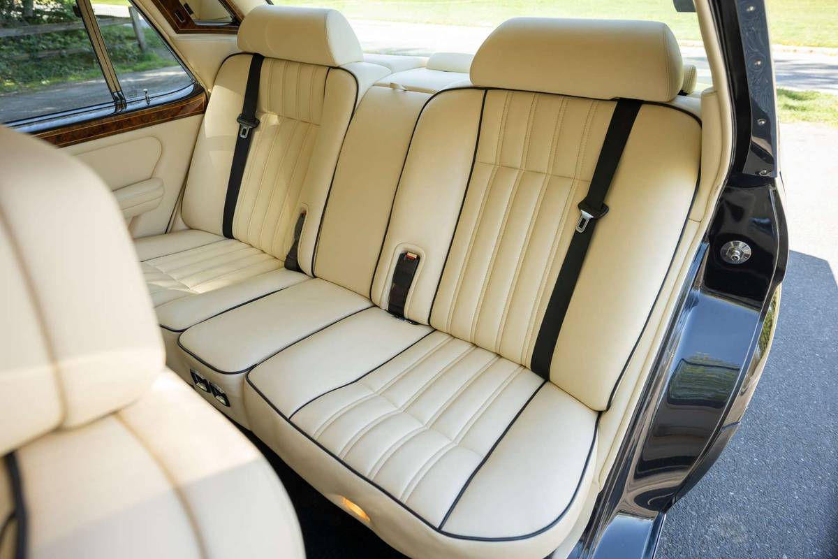 Rolls-royce-silver-spur-1995-black-8