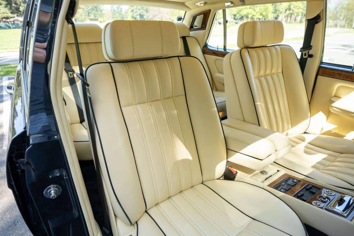 Rolls-royce-silver-spur-1995-black-9
