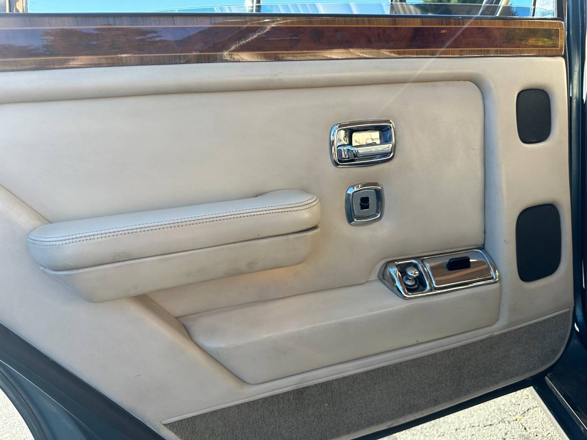 Rolls-royce-silver-spur-ii-1990-blue-9