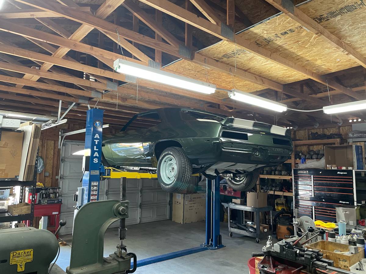 Rs-z28-camaro-1969-green-5