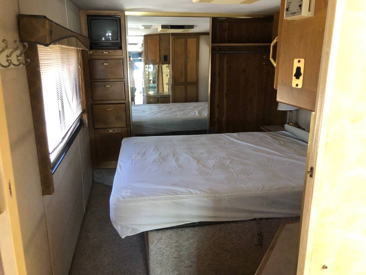 Safari-motor-home-diesel-1994-silver-10