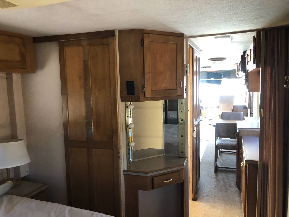 Safari-motor-home-diesel-1994-silver-11