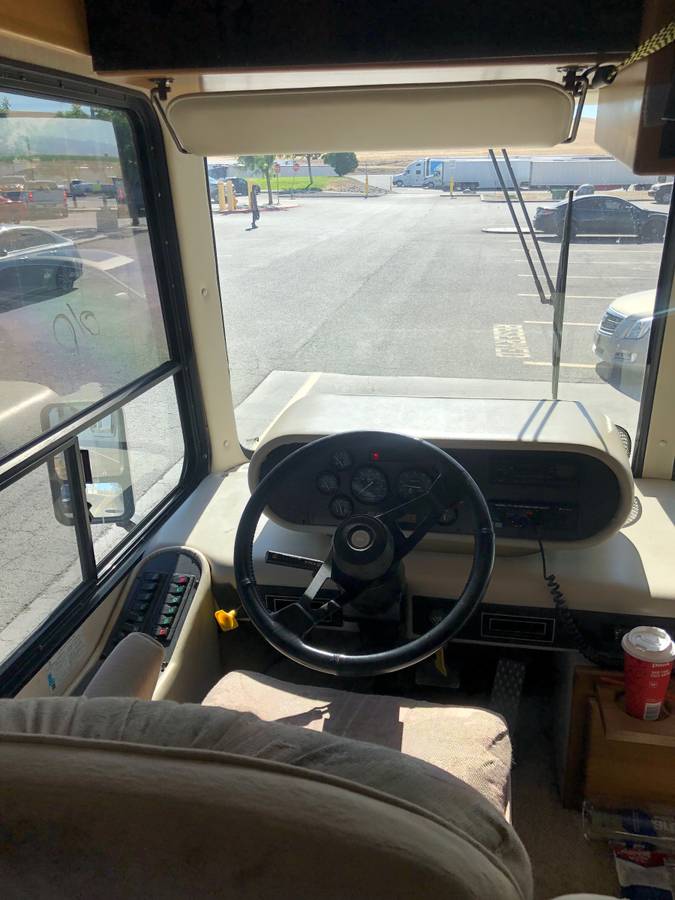 Safari-motor-home-diesel-1994-silver-13