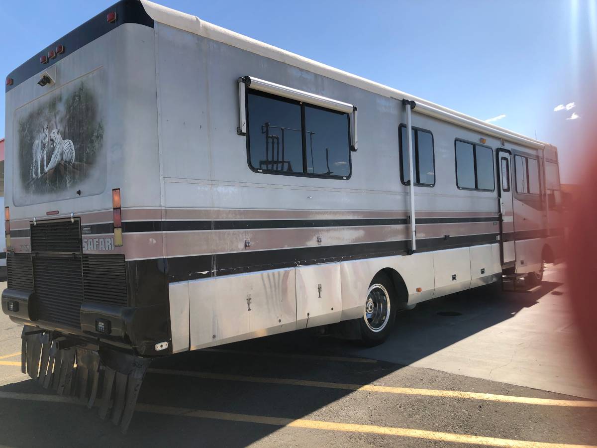 Safari-motor-home-diesel-1994-silver-4