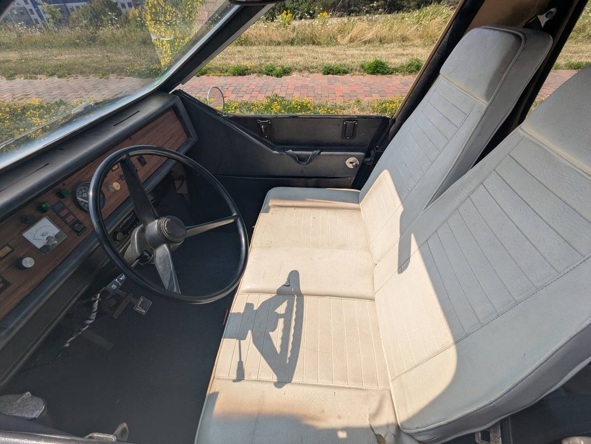 Sebring-vanguard-citicar-electric-1976-white-12