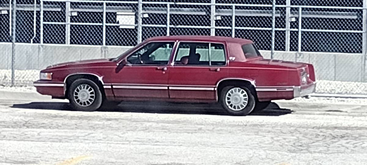 Sedan-deville-1992-red
