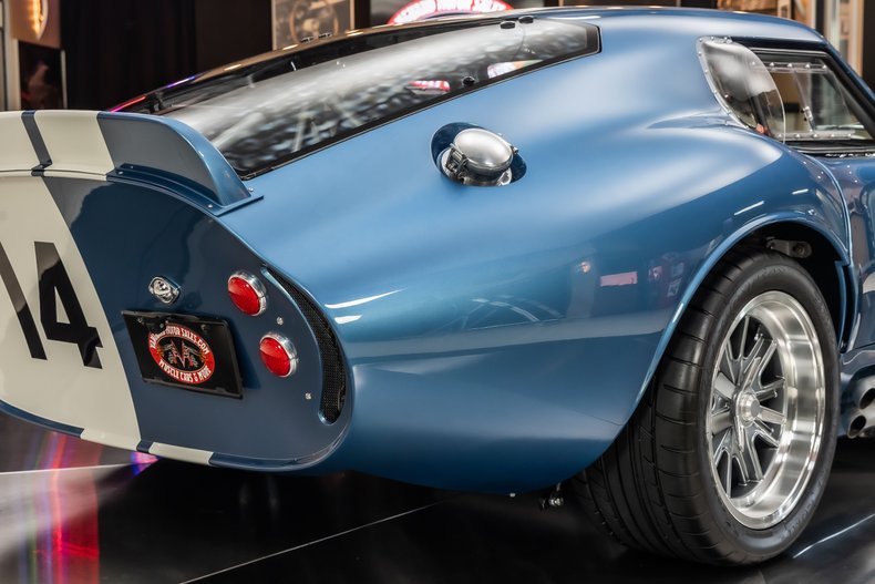 Shelby-Ac-shelby-daytona-1965-Blue-Black-42